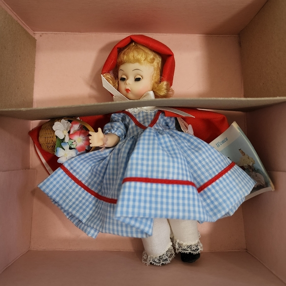 Vintage Madame Alexander Red Riding Hood Doll #482 - Picture 3 of 9